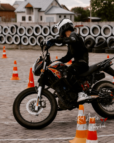 Мотошкола Red angels motoschool у Івано-Франківську
